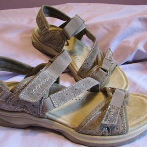 EARTH SPIRIT SANDALS  SZ.7.5 TAN VELCRO STRAPS